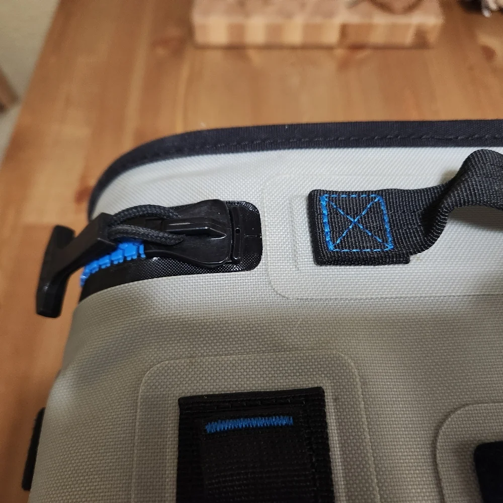 YETI Hopper Flip 12 Tahoe Blue/Grey - Picture 12 of 13